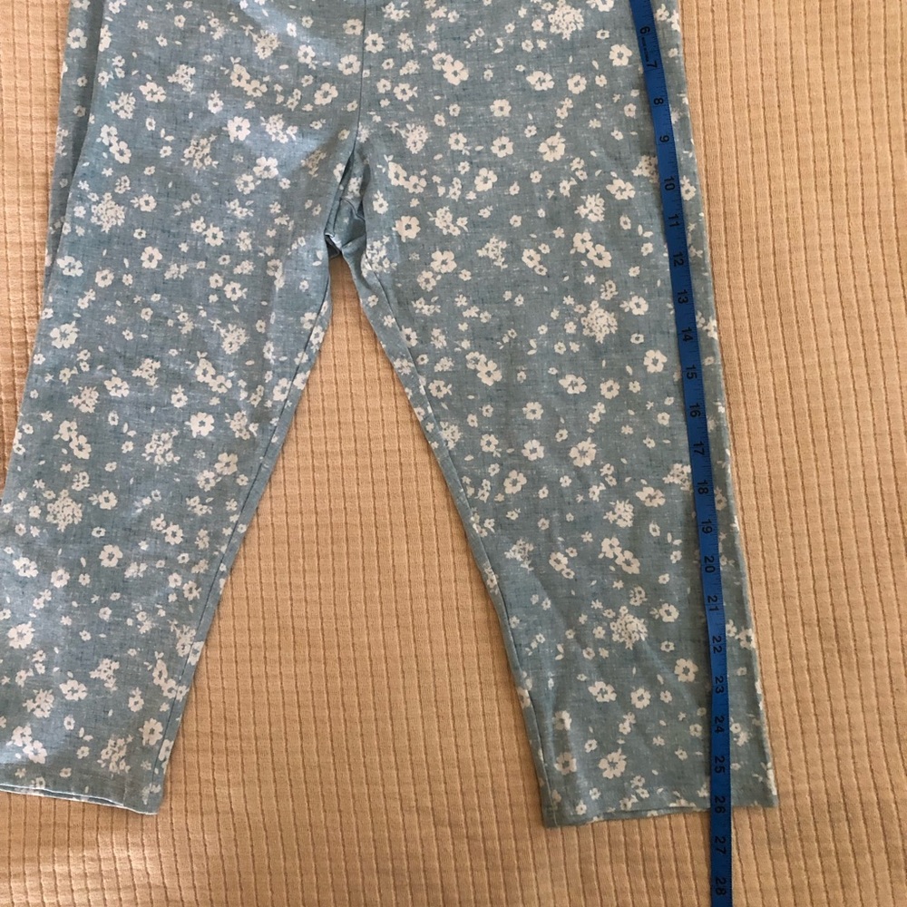 Arizona Jean Co. Women’s Light Blue & White Floral Capri Legging Sz 18 1/2 Plus - Picture 5 of 6